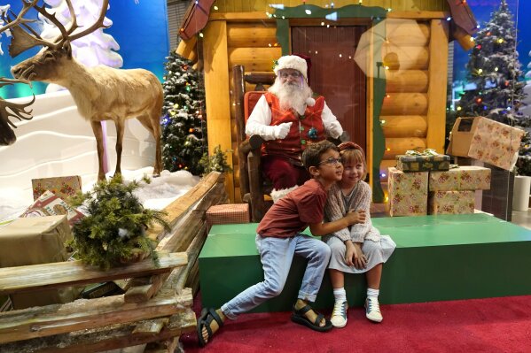 Ho ho Whoa Virus keeping most Santas at a distance AP News